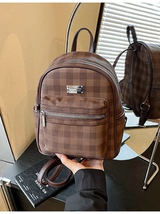 Sac à dos classique en cuir PU à carreaux pour femme avec poche avant zippée et latérale