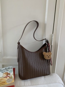 Women Woven PU Leather Bucket Bag Large Capacity Hobo Shoulder Bag With Plush Teddy Bear Charm Retro Braided Handbag