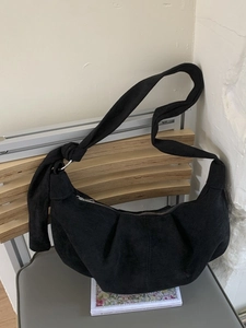 Vintage high-quality black crescent dumpling shoulder bag in textured matte suede finish