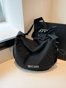 Sac Bandoulière Décontracté en Toile pour Femmes avec Nœud Plissé Grande Capacité Sac Ravioli Quotidien Cabas Demi-Lune avec Lettres