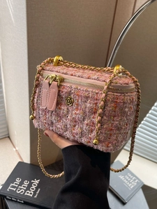 Pink tweed small crossbody bag with gold camellia pendant and chain strap