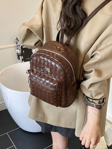 Zaino da donna marrone con trama intrecciata e grande capacità per viaggi e tempo libero