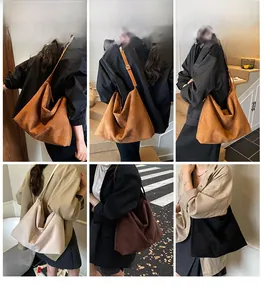 Collage de quatre grands sacs cabas en daim marron et beige portés en ville et à l'intérieur