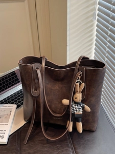 Vintage Large Capacity PU Leather Tote Bag For Women Fashionable Shoulder Bag With Rabbit Charm Retro Commuter Handbag