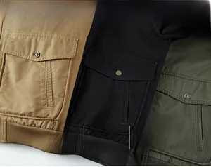 Texture dettagliata del tessuto delle giacche utility da uomo in kaki, nero e verde militare