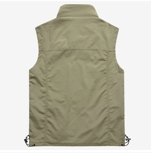 Vue arrière du gilet utilitaire kaki avec col montant et cordon de serrage réglable