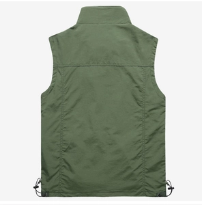 Vue arrière détaillée du gilet de travail vert armée avec cordon réglable et tissu coupe-vent