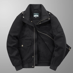 Giacca bomber nera foderata in pile con ricamo Free Spirit e polsini a costine