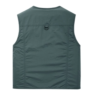 Vista posteriore del gilet outdoor verde scuro in tessuto ripstop con anello a D uomo