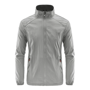 Herren leichte graue Eisseide Sonnenschutzjacke mit Adventure Spirit Aufdruck