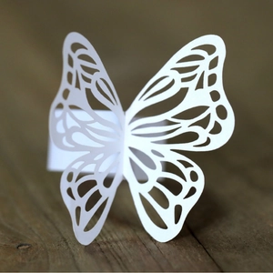 Servilleteros de papel de mariposa blanca cortados con láser para bodas elegantes
