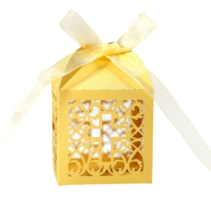 Boîte à bonbons de mariage découpée au laser avec croix et ruban en organza