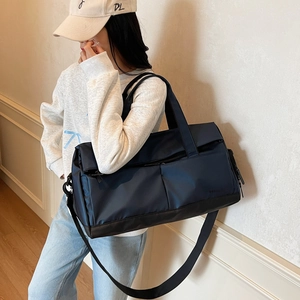 Sac de voyage sport grande capacité imperméable avec bandoulière en bleu marine et noir