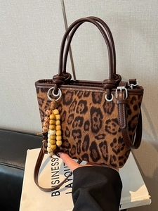 Vintage Leopard Print PU Bucket Bag For Women Small Handbag With Wood Bead Tassel Retro Suede Texture Shoulder Crossbody Bag