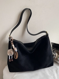 Grand Sac Fourre-Tout en PU Aspect Daim pour Femmes Sac à Épaule Hobo Vintage Imprimé Léopard Avec Breloque en Peluche