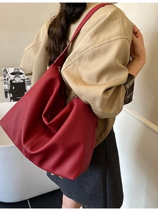 Retro deep red large capacity tote bag with lychee texture leather on shoulder