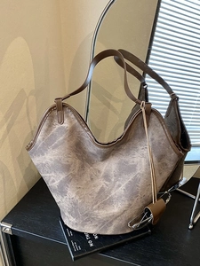Women Large Capacity Tote Bag Retro PU Leather Bucket Shoulder Bag Fashion Commuting Simple Hobo Handbag For Daily Use