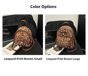 Comparaison détaillée des petits et grands sacs à dos léopard en velours avec pendentifs