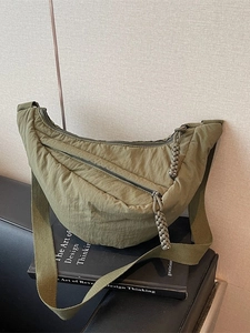 Borsa a tracolla a mezzaluna verde militare minimalista in tessuto nylon impermeabile