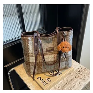 Large Capacity Woolen Plaid Tote Bag For Women Vintage Tweed Shoulder Bag With Leather Handle And Plush Dog Pendant Shopping Bag