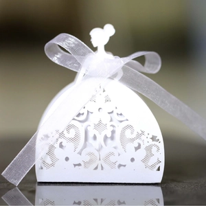 Laser Cut Wedding Candy Boxes Artificial Pearl Paper Hollow Bride Silhouette Ribbon Bow Decoration Elegant Party Favor Gift Box