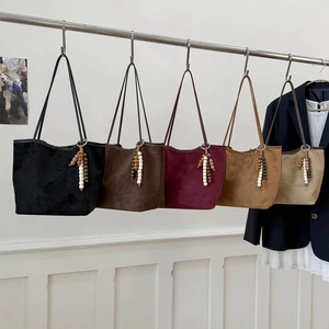 Ρετρό σουέτ τσάντες tote για γυναίκες σε πέντε χρώματα με διακοσμητικές ξύλινες χάντρες