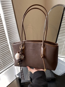 Women Large Capacity Retro PU Leather Tote Bag Vintage Colorblock Shoulder Bag With Plush Pendant Commuter Shopping Bag
