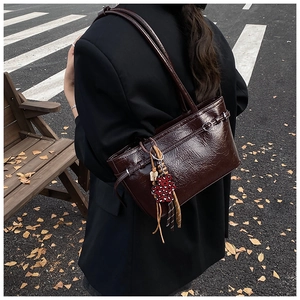 Deep red-brown shoulder bag in retro glossy leather styled with a cute heart bear charm