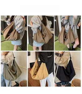 Collage de sacs hobo en toile en quatre couleurs avec perles en bois sur la bandoulière
