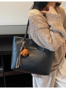 Retro black tote bag with wrinkled leather texture and cute dog charm for women