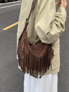 Borsa a tracolla in pelle scamosciata marrone con frange boho e cinturino regolabile