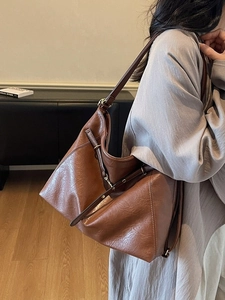 Vintage brown large capacity leather tote bag for women with adjustable shoulder straps