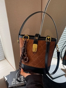 Vintage Quilted Bucket Bag For Women PU Leather Crossbody Bag With Gold Lock And Adjustable Strap Daily Fashion Handbag