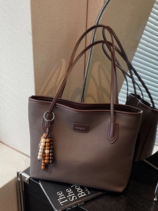Damen Große Kapazität Tragetasche Vintage Minimalistisch PU Leder Umhängetasche Mit Holzperlenanhänger Für Pendeln Einkaufen Alltag