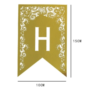 Détail de la bannière dorée en dentelle découpée au laser lettre H de 10cm par 15cm