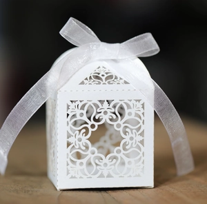 Boîtes De Dragées Mariage Découpe Laser Creux Boîte Cadeau Bonbons Papier Perlé Avec Ruban Organza