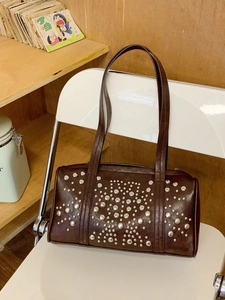 Fashion Women PU Leather Rivet Shoulder Bag Large Capacity Boston Pillow Bag For Daily Commuting Vintage Punk Street Style Top Handle Bag