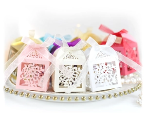Boîtes à bonbons découpées au laser avec rubans en organza pour mariages et fêtes colorées