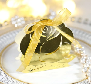 Elegant Rose Shape Candy Box Laser Cut Hollow Pearlescent Paper Gift Box With Ribbon For Wedding Party Favors Romantic Packaging