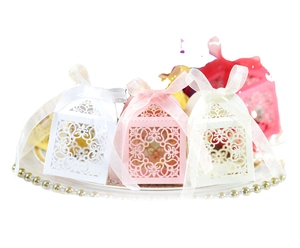 Boîtes de mariage découpées au laser avec rubans de soie en blanc rose et beige