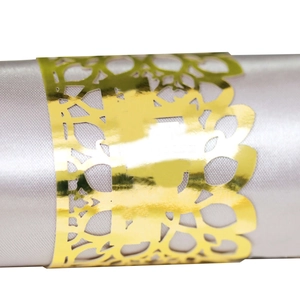 Rond de serviette élégant en papier doré découpé au laser pour décoration de mariage