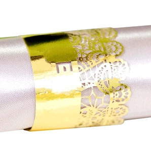 Portatovagliolo dorato in pizzo tagliato a laser con lettera E per decoro matrimonio