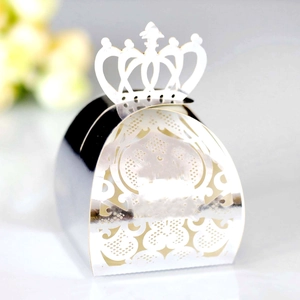 Elegant Crown Hollow Candy Box Artificial Pearl Paper Laser Cut Wedding Party Favor Gift Packaging Box Chocolate Treat Case