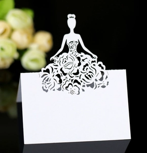 Laser Cut Hollow Girl Rose Wedding Place Cards Elegant Artificial Pearl Paper Name Table Cards For Valentine Day Banquet Party Decoration