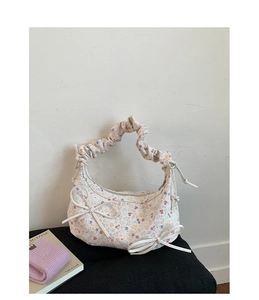Sac à main floral avec poignée nuage plissée et détails de nœuds en ruban décoratifs