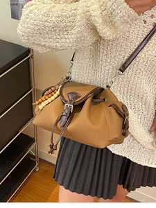 Borsa a tracolla vintage in tela marrone con perline bohémien e patta