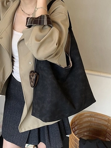 Chic black oversized tote bag in faux suede with a leopard heart charm for daily commute