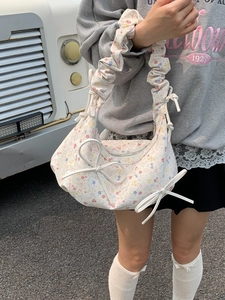 Sac fourre-tout floral en toile avec nœuds 3D et bandoulière de style chouchou