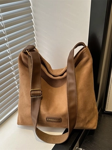 Vintage large capacity brown matte tote bag with adjustable wide strap for daily commute