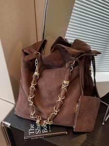 Sac à Épaule en Cuir PU Texture Daim Grande Capacité Rétro pour Femmes Sac Hobo Tote avec Chaîne et Petite Pochette